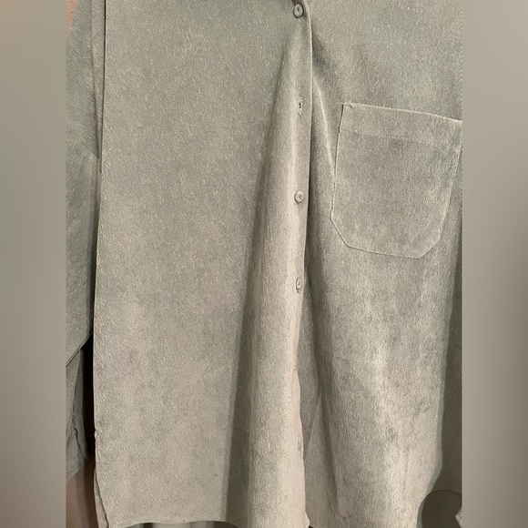 Women’s Zara button up shirt. Size Large. Soft material. (READ DESCRIPTION) - Picture 5 of 7